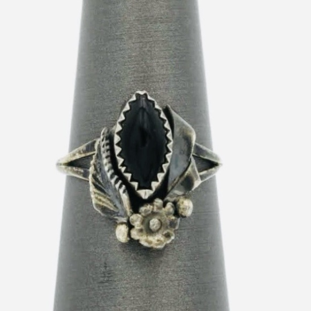 Southwest Artist Les Baker Sterling Onyx Feather Ring - Picture 11 of 13